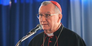 Pope&#8217;s No 2: It&#8217;s never too late to negotiate, Holy See is ready to help