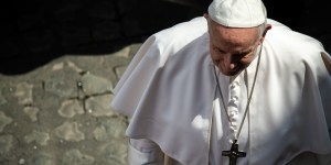 Pope visits Russian Embassy to Holy See