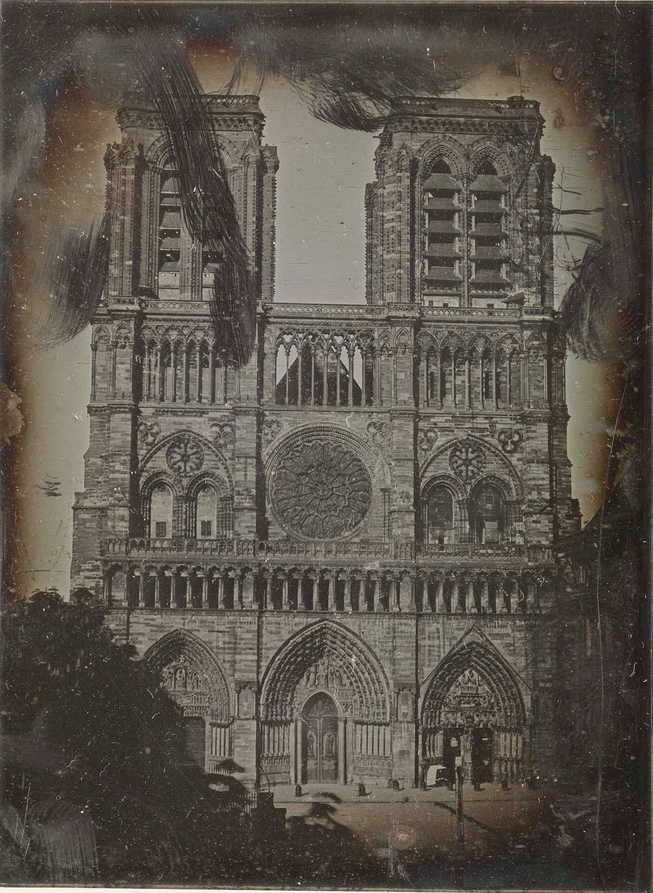 façade de notre dame de paris